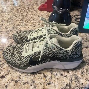 Nike Light Green Zebra-Print Running Shoes with Black Swoosh